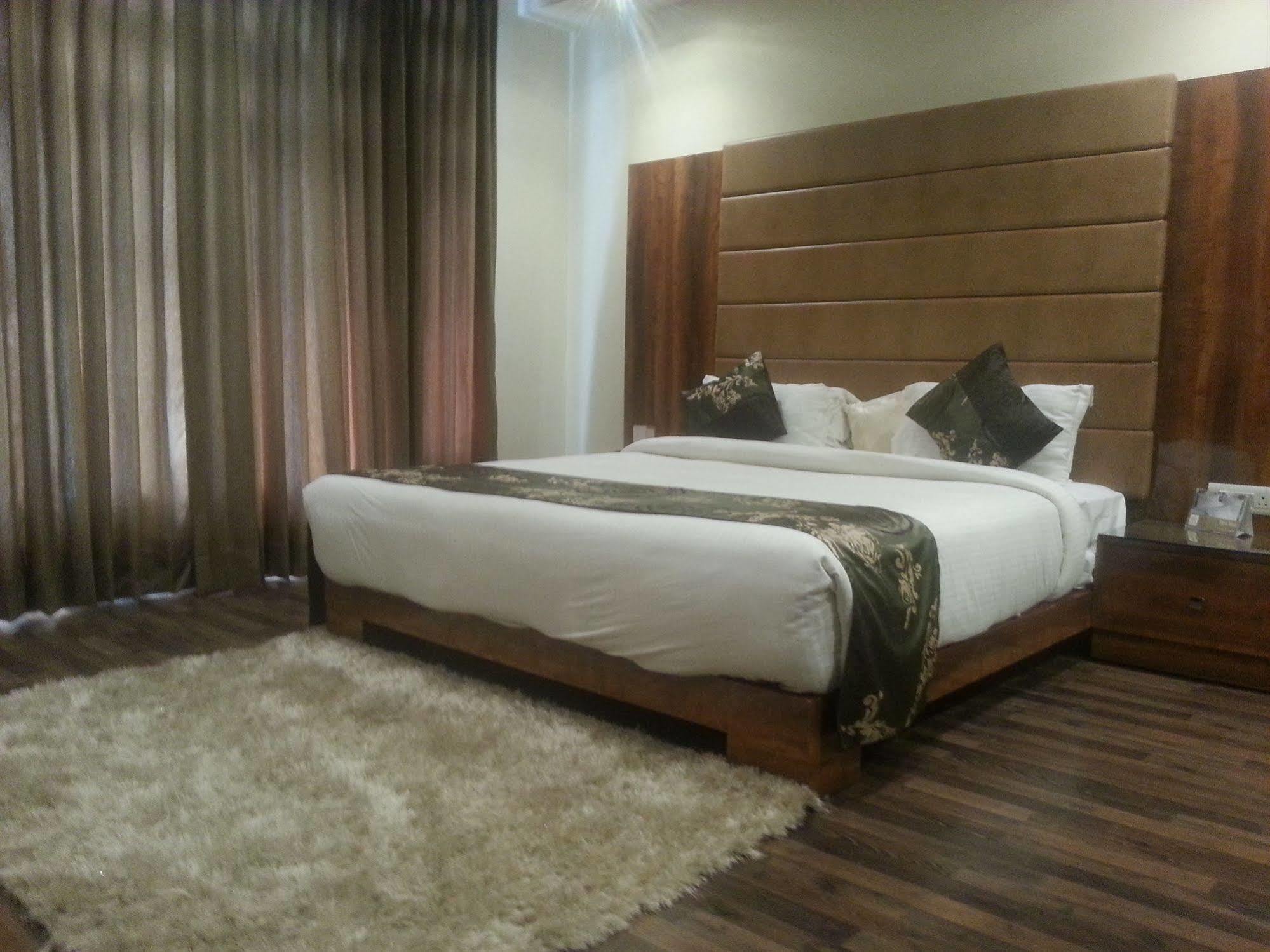 Hotel One Earth Avaas Amritsar Exterior foto